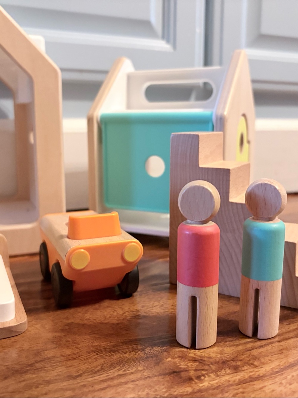 Lovevery Modular House & Camper Set Key 2 Wooden People Observer Play Kit - Picture 3 of 14